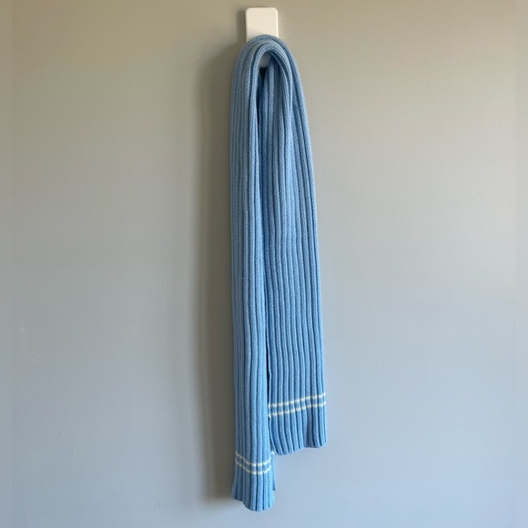 North Face Jumbo Knit Logo Scarf in Blue with White Stripe - Picture 2 of 5